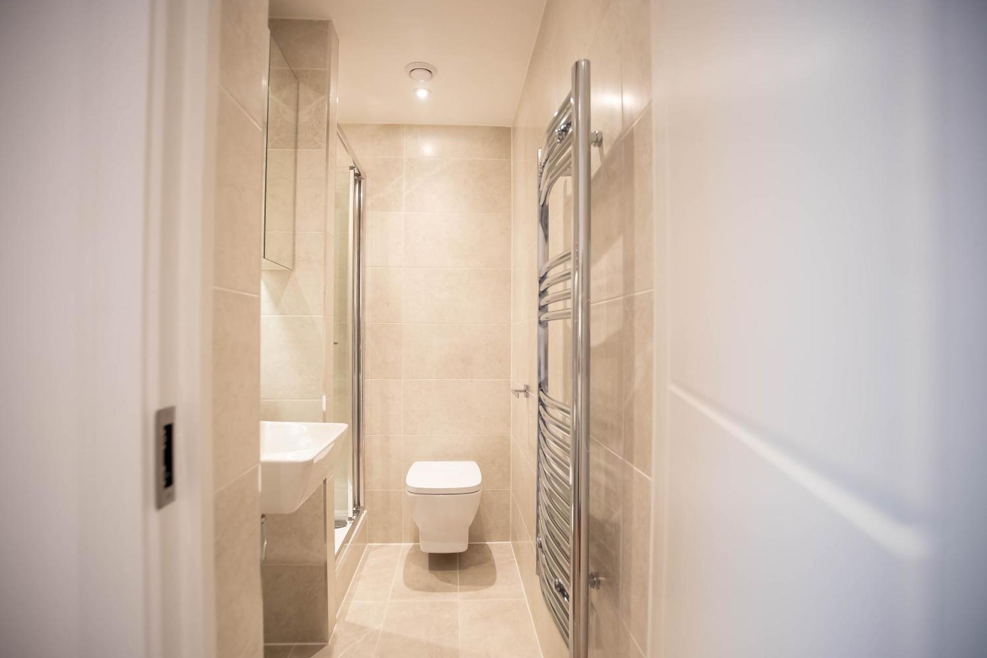 Deluxe Chic 1 2 Bed Apts Near Heathrow Legoland Windsor Slough Villa Exterior photo